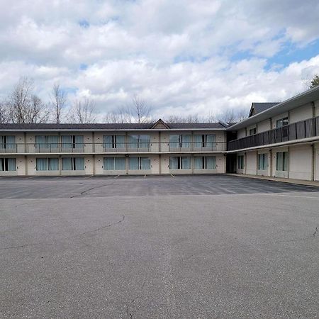 Days Inn By Wyndham Birch Run Extérieur photo