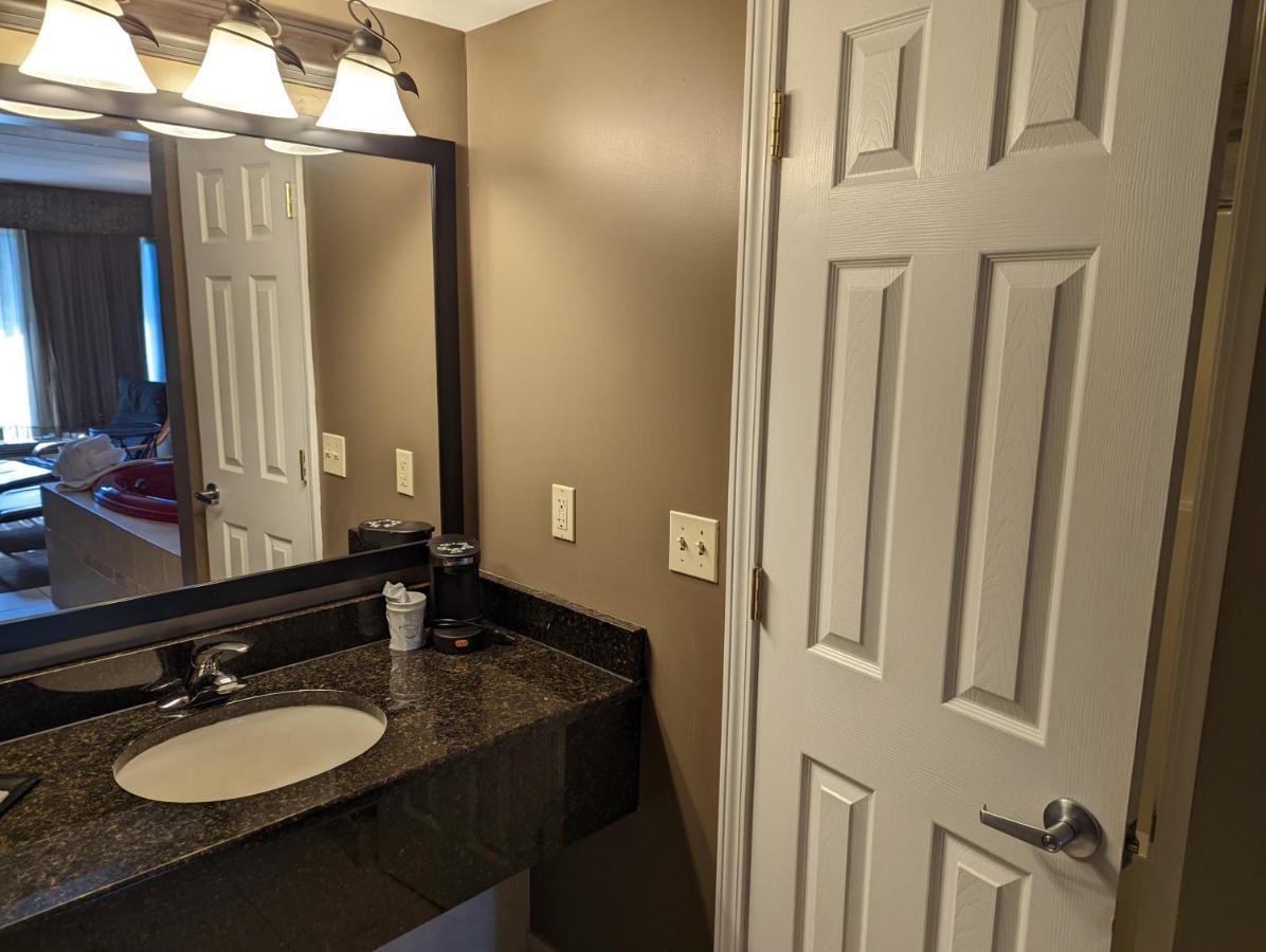 Days Inn By Wyndham Birch Run Extérieur photo