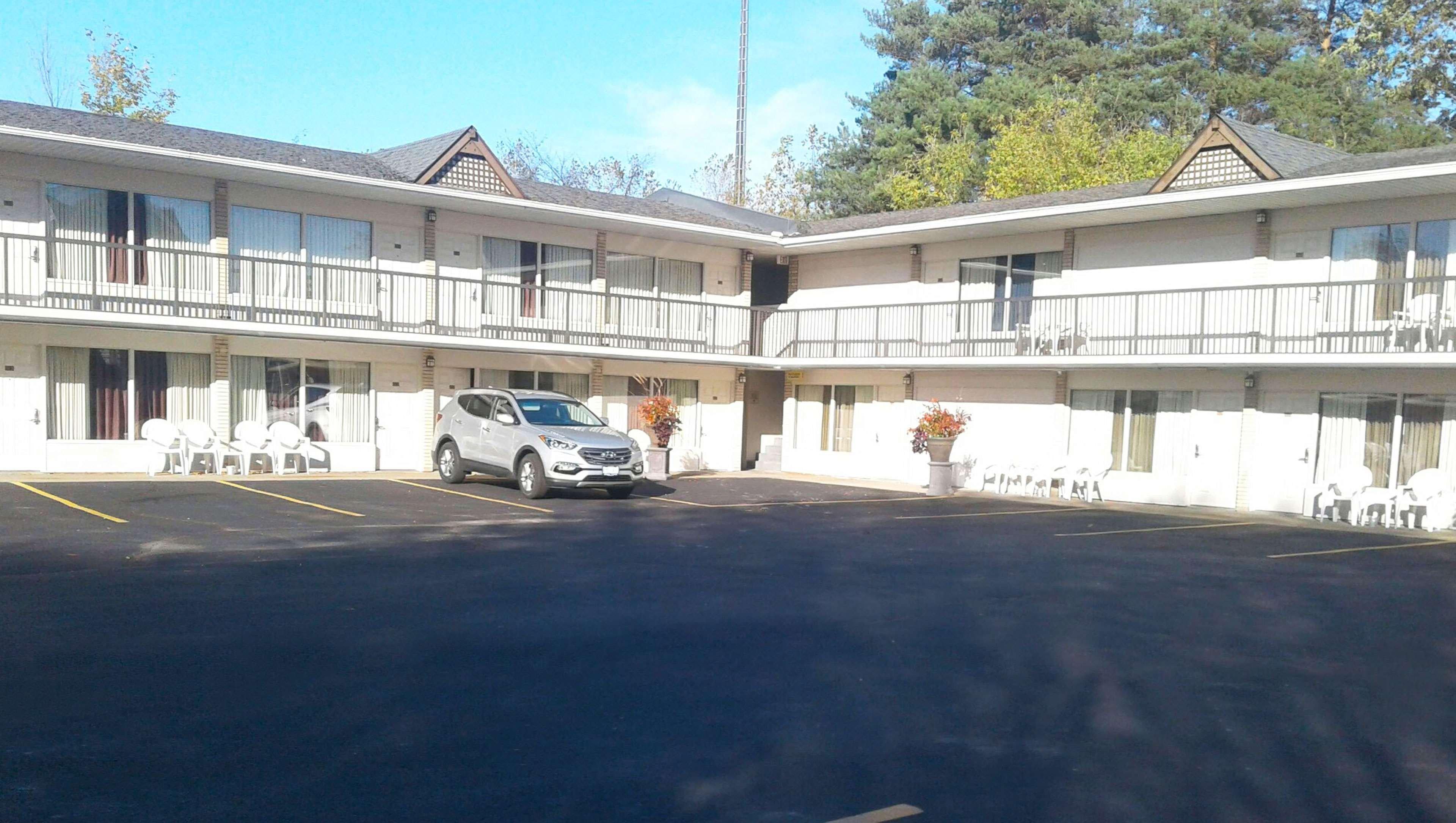 Days Inn By Wyndham Birch Run Extérieur photo