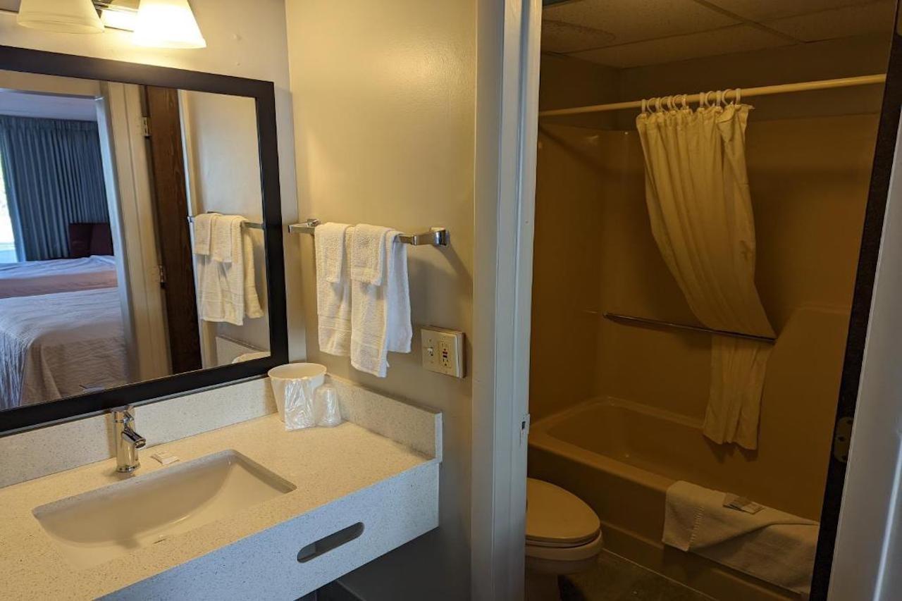 Days Inn By Wyndham Birch Run Extérieur photo