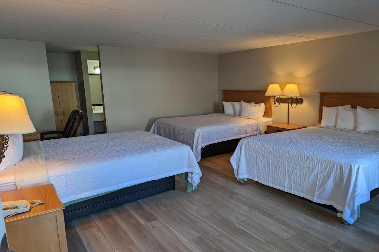 Days Inn By Wyndham Birch Run Extérieur photo