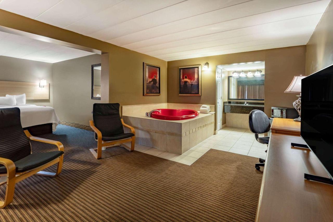 Days Inn By Wyndham Birch Run Extérieur photo
