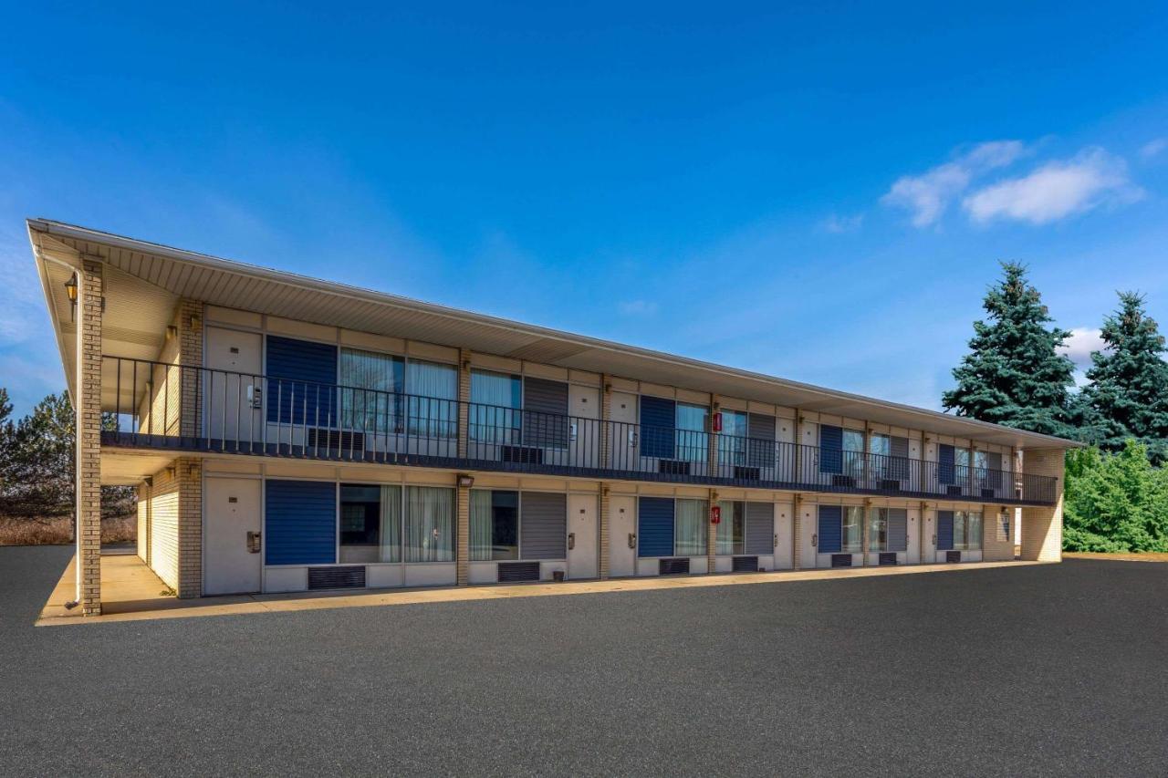 Days Inn By Wyndham Birch Run Extérieur photo