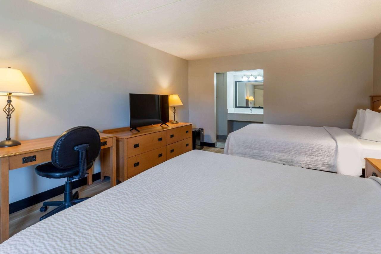 Days Inn By Wyndham Birch Run Extérieur photo