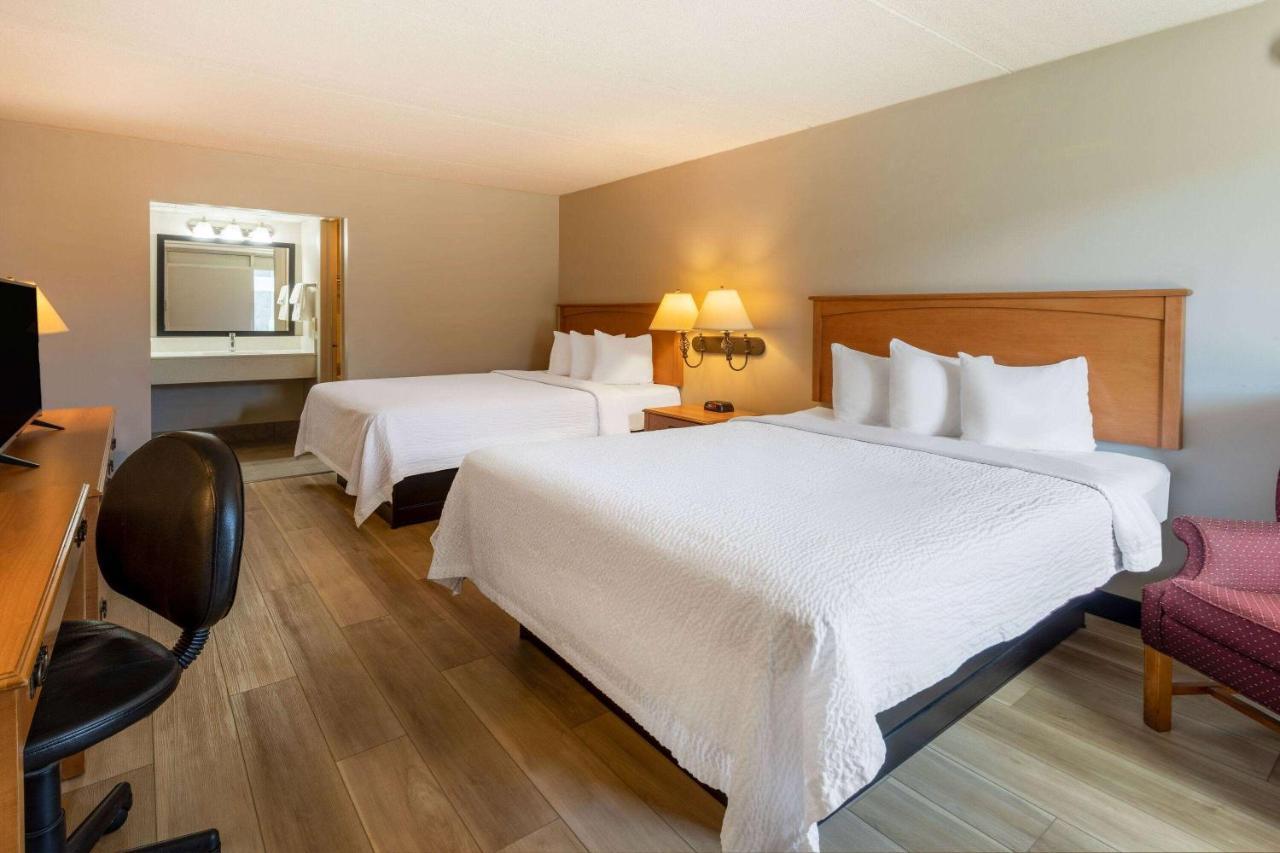 Days Inn By Wyndham Birch Run Extérieur photo