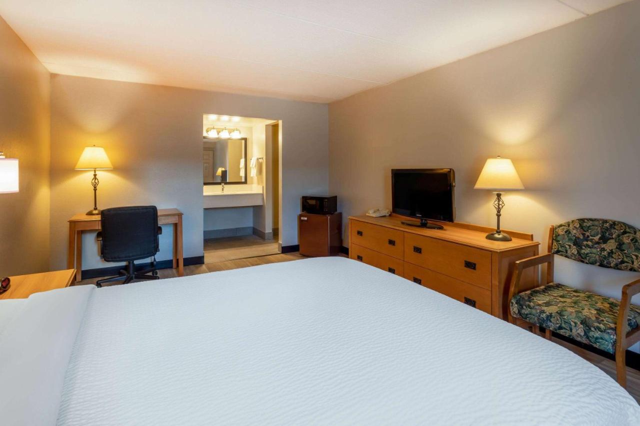 Days Inn By Wyndham Birch Run Extérieur photo