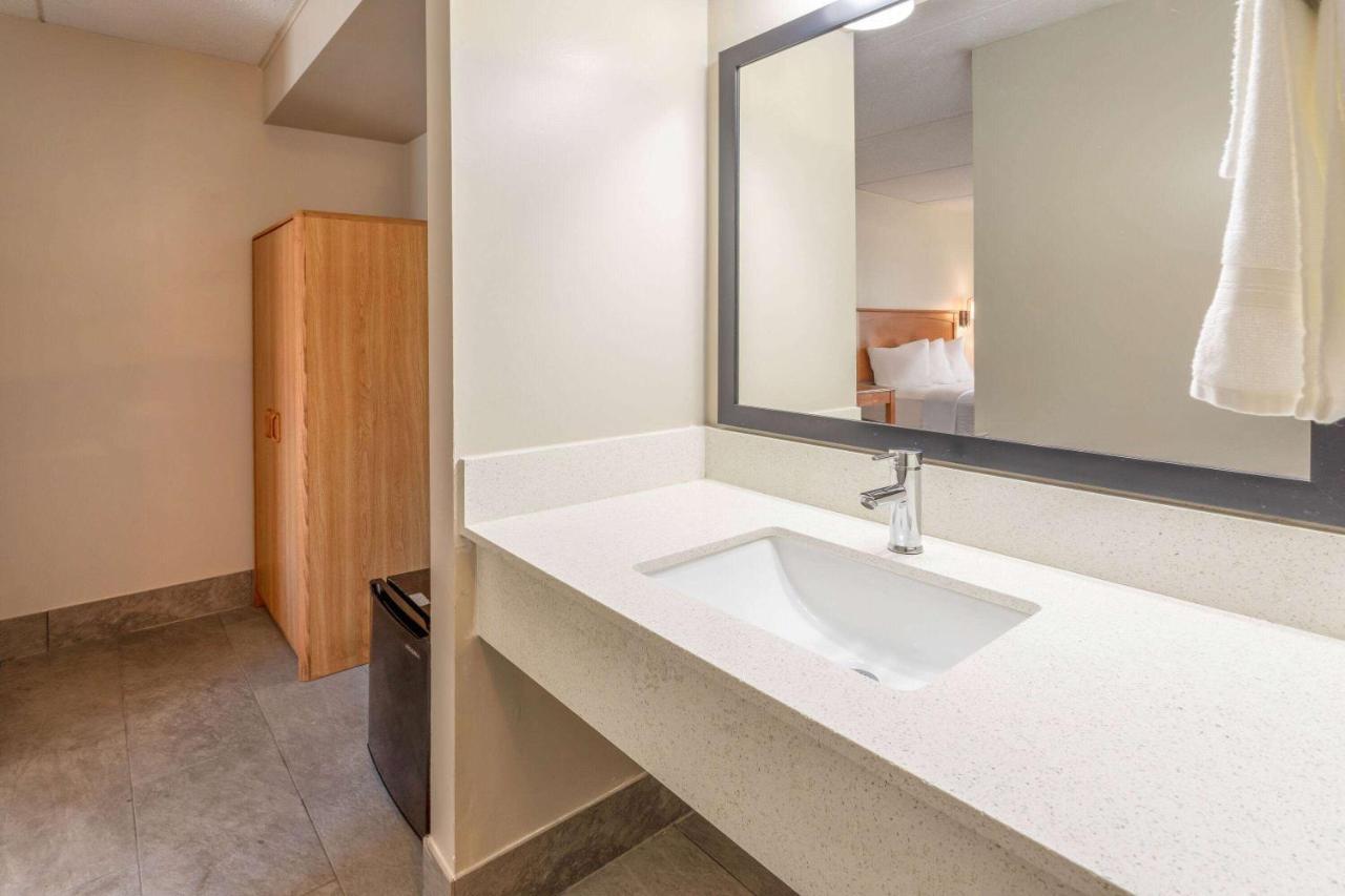 Days Inn By Wyndham Birch Run Extérieur photo
