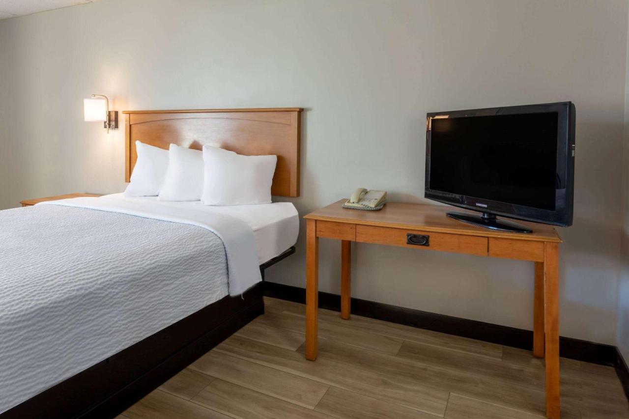Days Inn By Wyndham Birch Run Extérieur photo