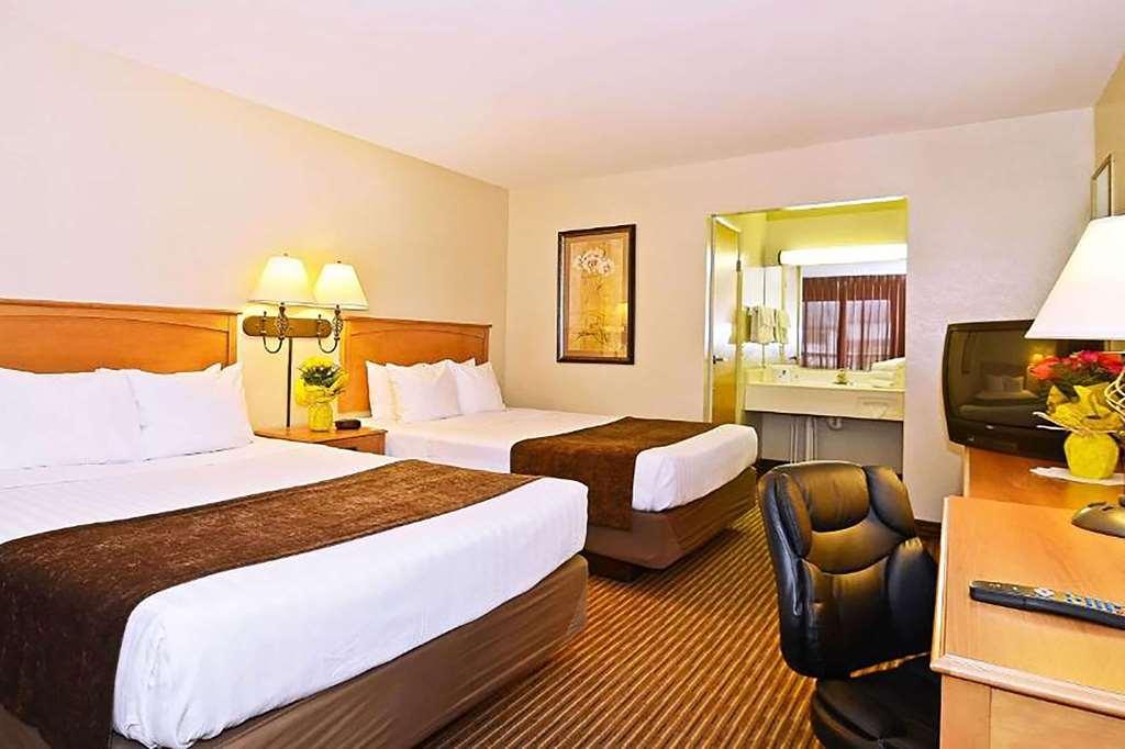 Days Inn By Wyndham Birch Run Chambre photo